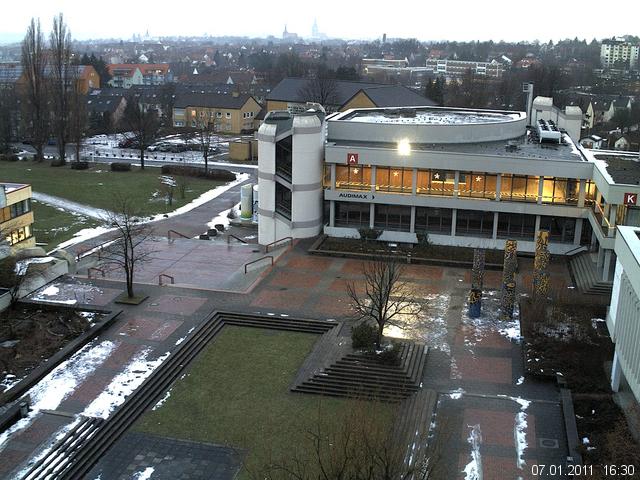 Foto der Webcam: Verwaltungsgeb&auml;ude, Innenhof mit Audimax, H&ouml;rsaal-Geb&auml;ude 1