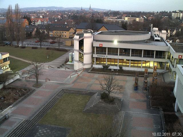 Foto der Webcam: Verwaltungsgeb&auml;ude, Innenhof mit Audimax, H&ouml;rsaal-Geb&auml;ude 1