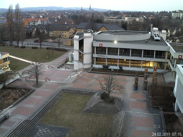 Foto der Webcam: Verwaltungsgeb&auml;ude, Innenhof mit Audimax, H&ouml;rsaal-Geb&auml;ude 1
