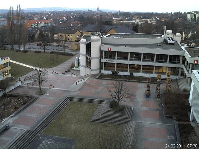 Foto der Webcam: Verwaltungsgeb&auml;ude, Innenhof mit Audimax, H&ouml;rsaal-Geb&auml;ude 1