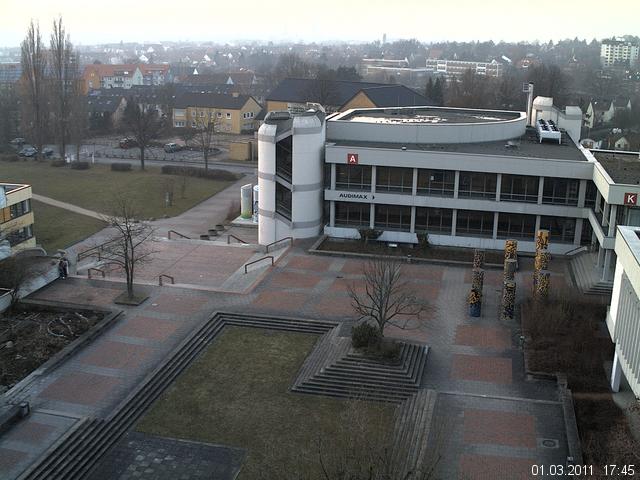 Foto der Webcam: Verwaltungsgeb&auml;ude, Innenhof mit Audimax, H&ouml;rsaal-Geb&auml;ude 1