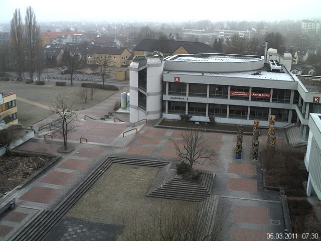 Foto der Webcam: Verwaltungsgeb&auml;ude, Innenhof mit Audimax, H&ouml;rsaal-Geb&auml;ude 1