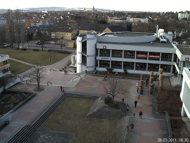 Foto der Webcam: Verwaltungsgeb&auml;ude, Innenhof mit Audimax, H&ouml;rsaal-Geb&auml;ude 1