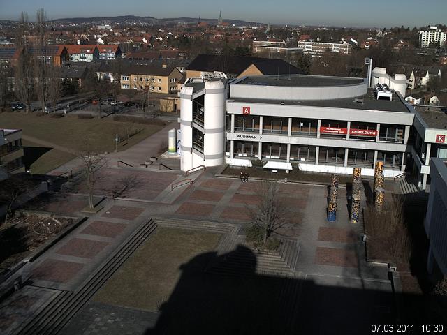 Foto der Webcam: Verwaltungsgeb&auml;ude, Innenhof mit Audimax, H&ouml;rsaal-Geb&auml;ude 1