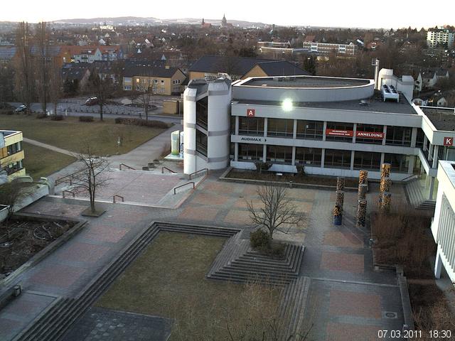 Foto der Webcam: Verwaltungsgeb&auml;ude, Innenhof mit Audimax, H&ouml;rsaal-Geb&auml;ude 1