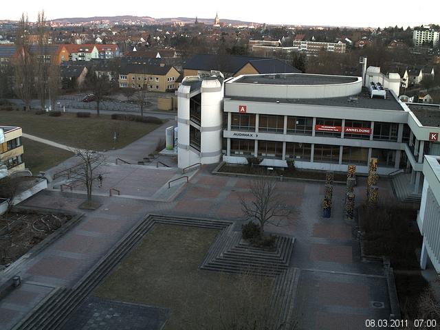 Foto der Webcam: Verwaltungsgeb&auml;ude, Innenhof mit Audimax, H&ouml;rsaal-Geb&auml;ude 1