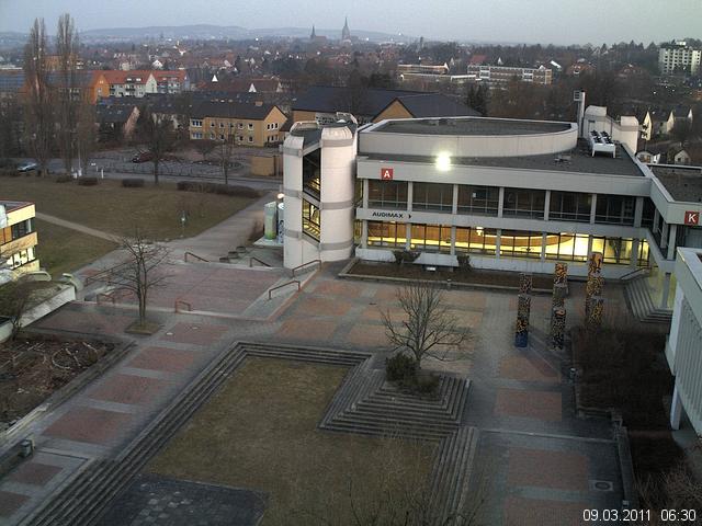 Foto der Webcam: Verwaltungsgeb&auml;ude, Innenhof mit Audimax, H&ouml;rsaal-Geb&auml;ude 1