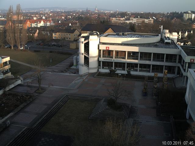 Foto der Webcam: Verwaltungsgeb&auml;ude, Innenhof mit Audimax, H&ouml;rsaal-Geb&auml;ude 1