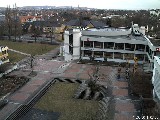 Foto der Webcam: Verwaltungsgeb&auml;ude, Innenhof mit Audimax, H&ouml;rsaal-Geb&auml;ude 1