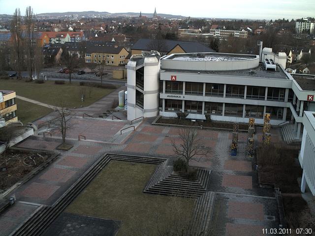 Foto der Webcam: Verwaltungsgeb&auml;ude, Innenhof mit Audimax, H&ouml;rsaal-Geb&auml;ude 1