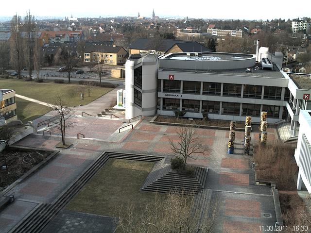 Foto der Webcam: Verwaltungsgeb&auml;ude, Innenhof mit Audimax, H&ouml;rsaal-Geb&auml;ude 1