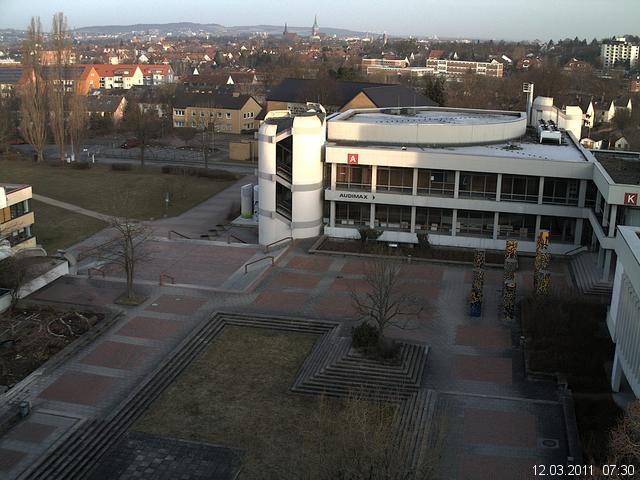 Foto der Webcam: Verwaltungsgeb&auml;ude, Innenhof mit Audimax, H&ouml;rsaal-Geb&auml;ude 1