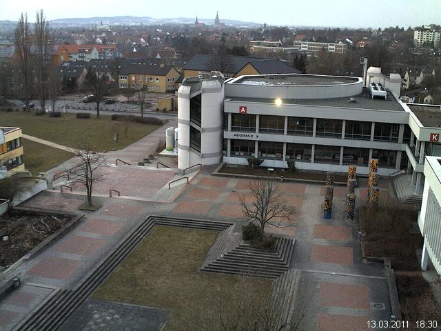 Foto der Webcam: Verwaltungsgeb&auml;ude, Innenhof mit Audimax, H&ouml;rsaal-Geb&auml;ude 1