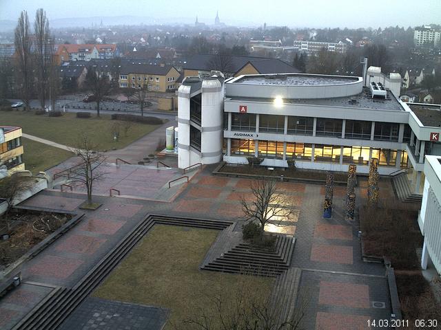Foto der Webcam: Verwaltungsgeb&auml;ude, Innenhof mit Audimax, H&ouml;rsaal-Geb&auml;ude 1