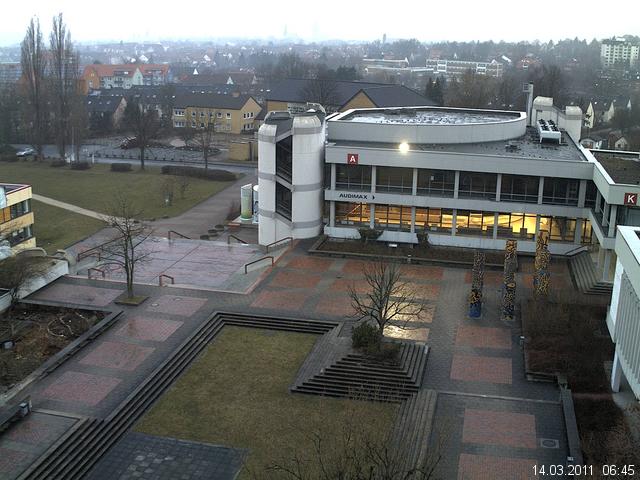 Foto der Webcam: Verwaltungsgeb&auml;ude, Innenhof mit Audimax, H&ouml;rsaal-Geb&auml;ude 1
