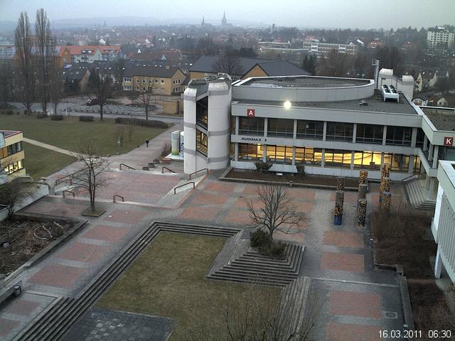 Foto der Webcam: Verwaltungsgeb&auml;ude, Innenhof mit Audimax, H&ouml;rsaal-Geb&auml;ude 1