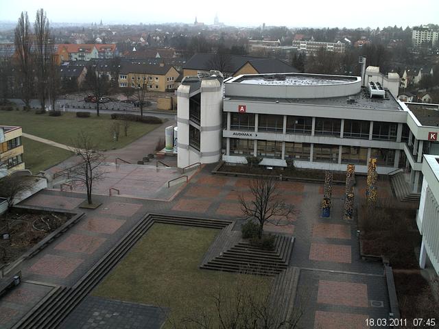 Foto der Webcam: Verwaltungsgeb&auml;ude, Innenhof mit Audimax, H&ouml;rsaal-Geb&auml;ude 1