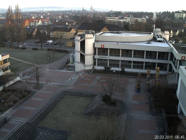 Foto der Webcam: Verwaltungsgeb&auml;ude, Innenhof mit Audimax, H&ouml;rsaal-Geb&auml;ude 1