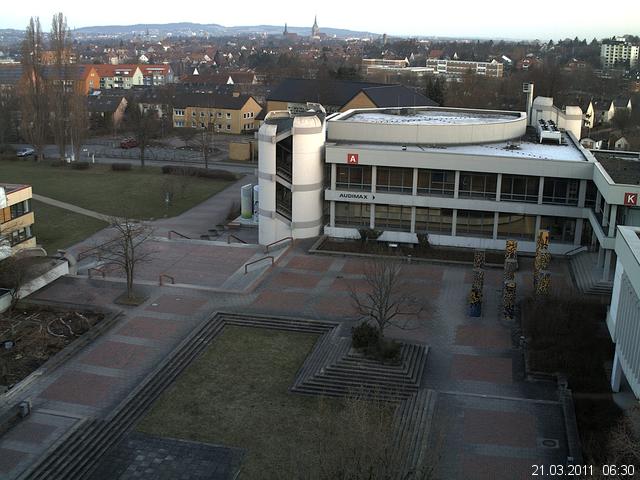 Foto der Webcam: Verwaltungsgeb&auml;ude, Innenhof mit Audimax, H&ouml;rsaal-Geb&auml;ude 1
