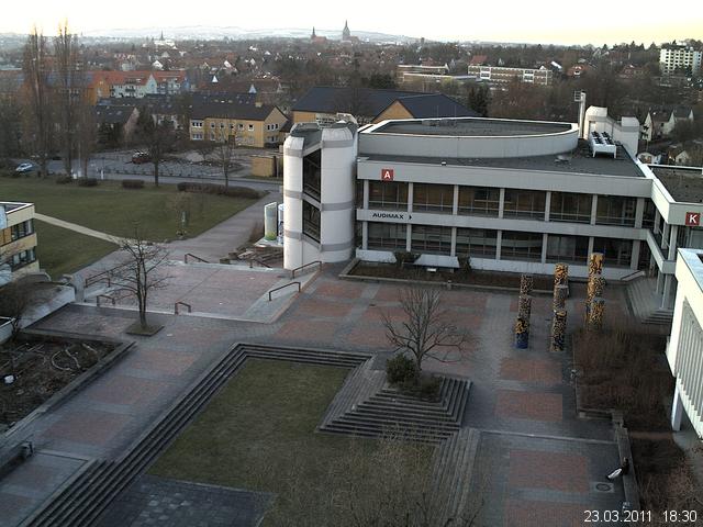 Foto der Webcam: Verwaltungsgeb&auml;ude, Innenhof mit Audimax, H&ouml;rsaal-Geb&auml;ude 1