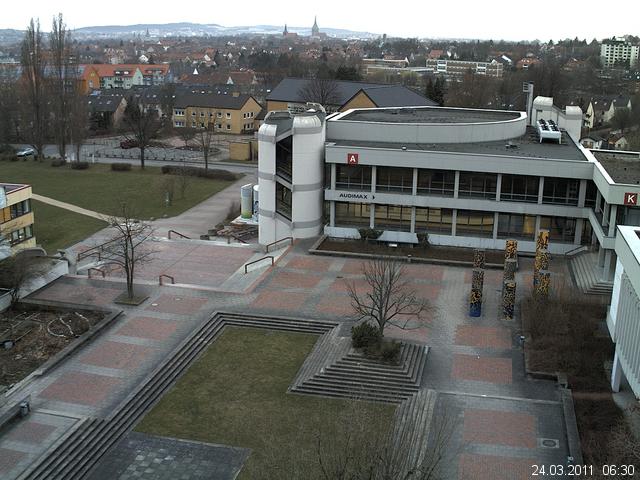 Foto der Webcam: Verwaltungsgeb&auml;ude, Innenhof mit Audimax, H&ouml;rsaal-Geb&auml;ude 1