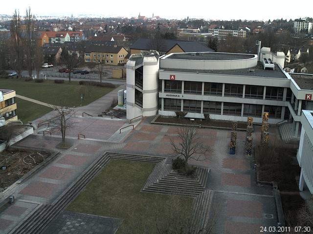 Foto der Webcam: Verwaltungsgeb&auml;ude, Innenhof mit Audimax, H&ouml;rsaal-Geb&auml;ude 1