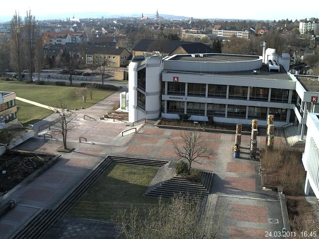 Foto der Webcam: Verwaltungsgeb&auml;ude, Innenhof mit Audimax, H&ouml;rsaal-Geb&auml;ude 1
