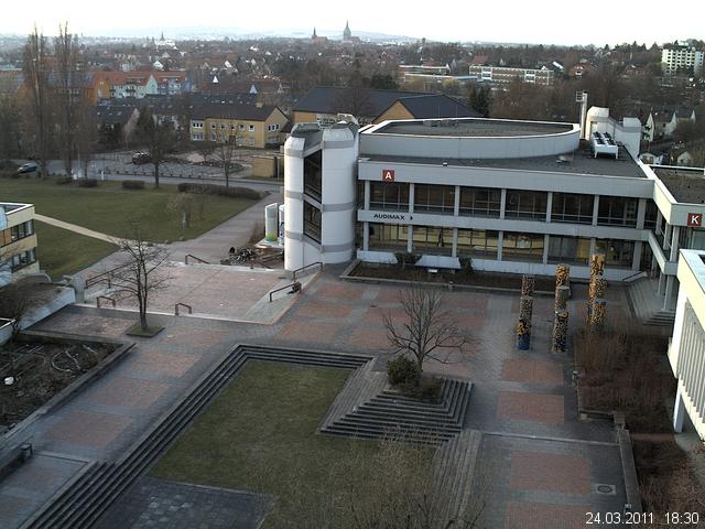 Foto der Webcam: Verwaltungsgeb&auml;ude, Innenhof mit Audimax, H&ouml;rsaal-Geb&auml;ude 1