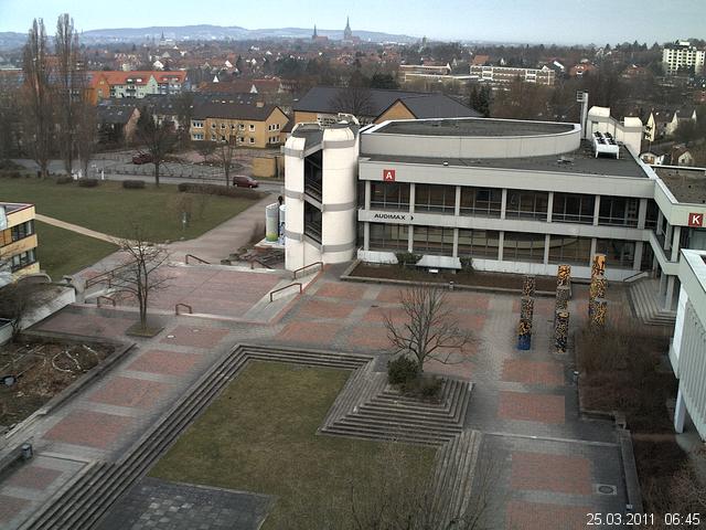 Foto der Webcam: Verwaltungsgeb&auml;ude, Innenhof mit Audimax, H&ouml;rsaal-Geb&auml;ude 1