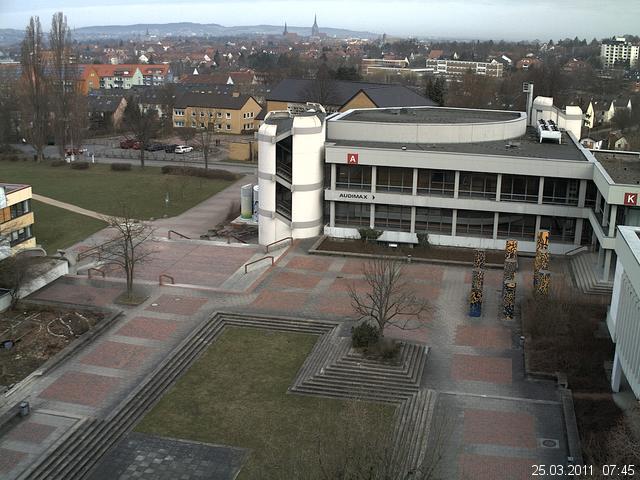 Foto der Webcam: Verwaltungsgeb&auml;ude, Innenhof mit Audimax, H&ouml;rsaal-Geb&auml;ude 1