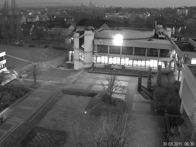 Foto der Webcam: Verwaltungsgeb&auml;ude, Innenhof mit Audimax, H&ouml;rsaal-Geb&auml;ude 1