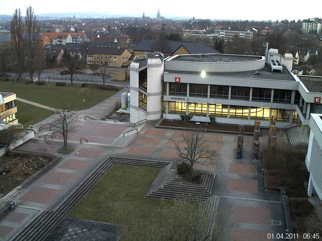 Foto der Webcam: Verwaltungsgeb&auml;ude, Innenhof mit Audimax, H&ouml;rsaal-Geb&auml;ude 1