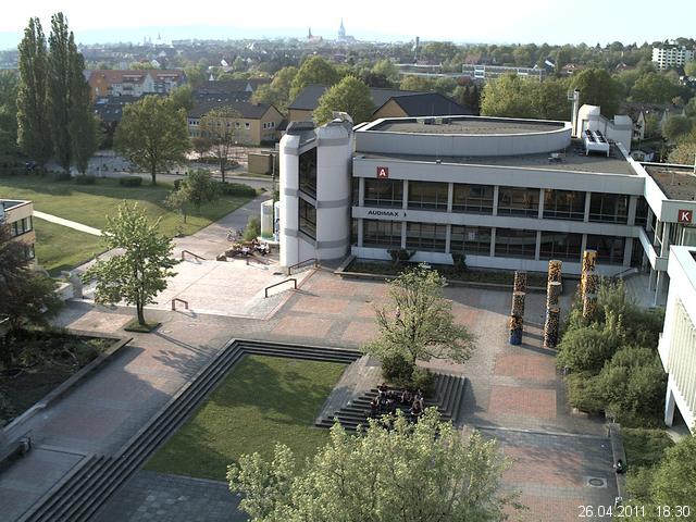 Foto der Webcam: Verwaltungsgeb&auml;ude, Innenhof mit Audimax, H&ouml;rsaal-Geb&auml;ude 1