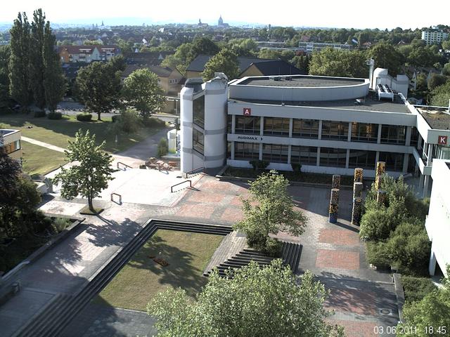 Foto der Webcam: Verwaltungsgeb&auml;ude, Innenhof mit Audimax, H&ouml;rsaal-Geb&auml;ude 1