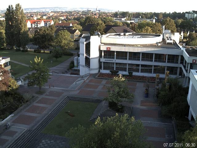 Foto der Webcam: Verwaltungsgeb&auml;ude, Innenhof mit Audimax, H&ouml;rsaal-Geb&auml;ude 1