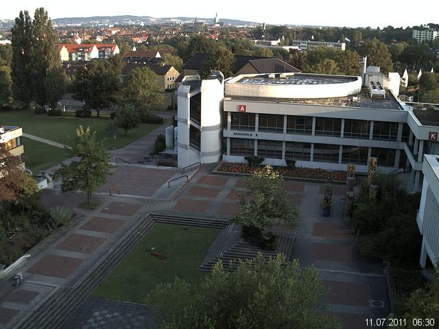 Foto der Webcam: Verwaltungsgeb&auml;ude, Innenhof mit Audimax, H&ouml;rsaal-Geb&auml;ude 1