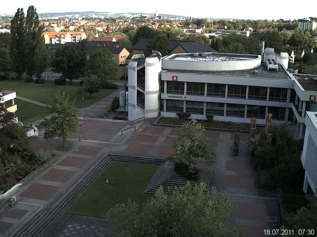 Foto der Webcam: Verwaltungsgeb&auml;ude, Innenhof mit Audimax, H&ouml;rsaal-Geb&auml;ude 1