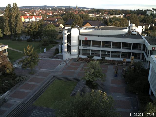 Foto der Webcam: Verwaltungsgeb&auml;ude, Innenhof mit Audimax, H&ouml;rsaal-Geb&auml;ude 1
