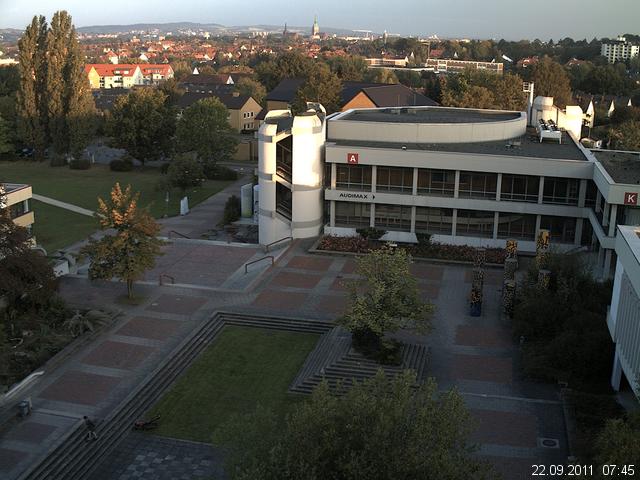 Foto der Webcam: Verwaltungsgeb&auml;ude, Innenhof mit Audimax, H&ouml;rsaal-Geb&auml;ude 1