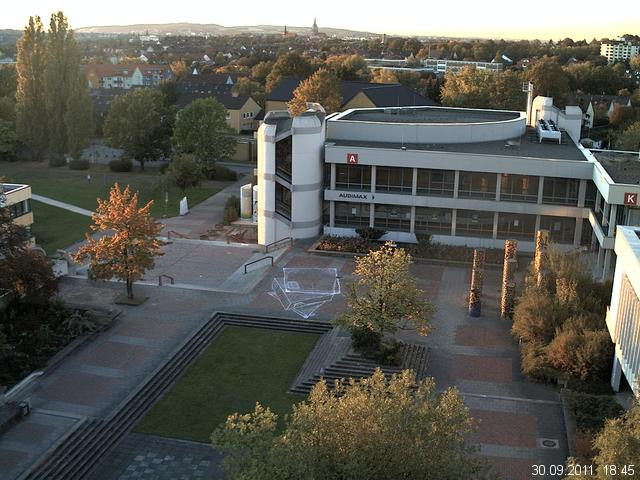 Foto der Webcam: Verwaltungsgeb&auml;ude, Innenhof mit Audimax, H&ouml;rsaal-Geb&auml;ude 1
