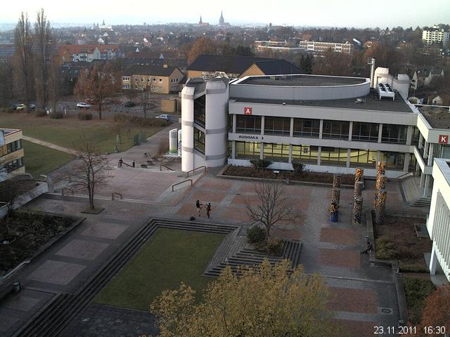 Foto der Webcam: Verwaltungsgeb&auml;ude, Innenhof mit Audimax, H&ouml;rsaal-Geb&auml;ude 1