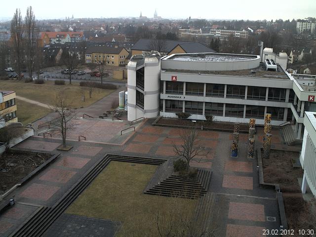 Foto der Webcam: Verwaltungsgeb&auml;ude, Innenhof mit Audimax, H&ouml;rsaal-Geb&auml;ude 1