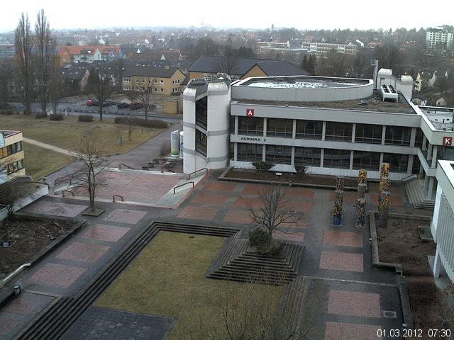 Foto der Webcam: Verwaltungsgeb&auml;ude, Innenhof mit Audimax, H&ouml;rsaal-Geb&auml;ude 1