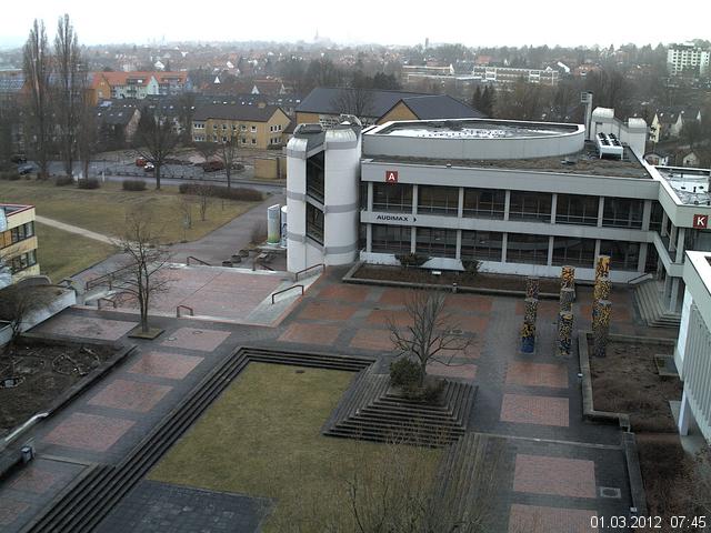 Foto der Webcam: Verwaltungsgeb&auml;ude, Innenhof mit Audimax, H&ouml;rsaal-Geb&auml;ude 1
