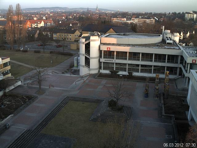 Foto der Webcam: Verwaltungsgeb&auml;ude, Innenhof mit Audimax, H&ouml;rsaal-Geb&auml;ude 1
