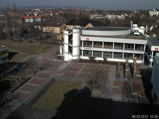 Foto der Webcam: Verwaltungsgeb&auml;ude, Innenhof mit Audimax, H&ouml;rsaal-Geb&auml;ude 1