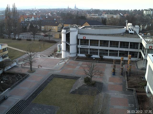 Foto der Webcam: Verwaltungsgeb&auml;ude, Innenhof mit Audimax, H&ouml;rsaal-Geb&auml;ude 1
