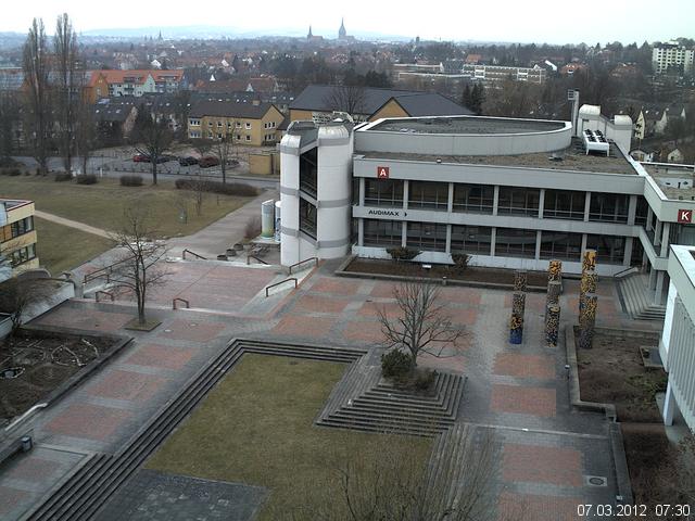 Foto der Webcam: Verwaltungsgeb&auml;ude, Innenhof mit Audimax, H&ouml;rsaal-Geb&auml;ude 1