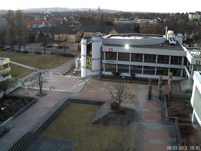 Foto der Webcam: Verwaltungsgeb&auml;ude, Innenhof mit Audimax, H&ouml;rsaal-Geb&auml;ude 1