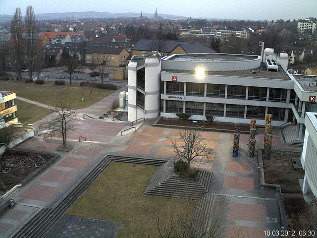 Foto der Webcam: Verwaltungsgeb&auml;ude, Innenhof mit Audimax, H&ouml;rsaal-Geb&auml;ude 1